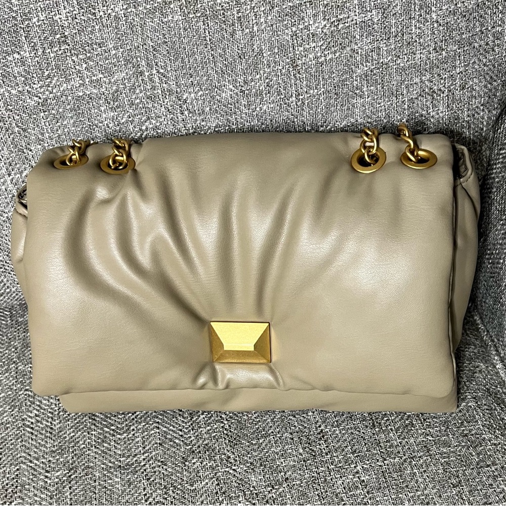 Puffy shoulder bag